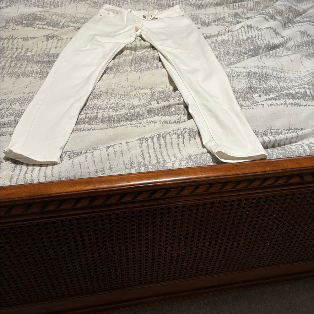 Woman’s white jeans